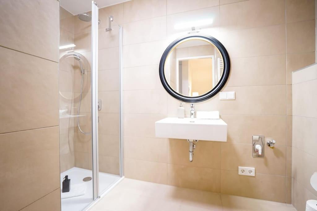 Executive Suite W/ Rooftop Pool Wien Exteriör bild