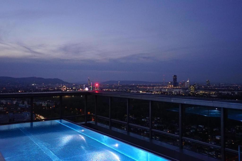 Executive Suite W/ Rooftop Pool Wien Exteriör bild